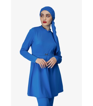 Femme voilée avec accessoire - bleu captain