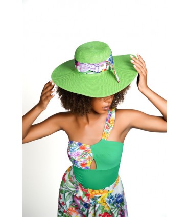 Chapeau vert - petit papillon - hibiscus